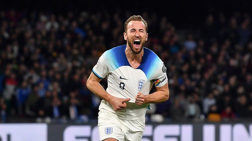 Giúp Anh trả nợ thành công Ý, Harry Kane vượt qua cựu thủ quân MU để đi vào lịch sử