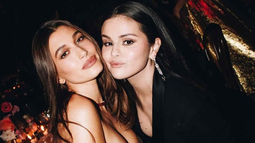 Hailey Bieber cầu cứu Selena Gomez vì bị dọa giết sau ồn ào "chân mày"