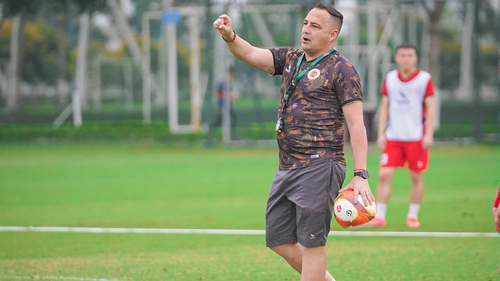 Thầy của Văn Hậu ở Công An Hà Nội đối mặt với nguy cơ bị sa thải