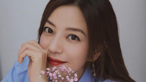 Triệu Vy: Từ 'Én nhỏ' vạn người mê trở thành 'Diều hâu' bị 'phong sát'