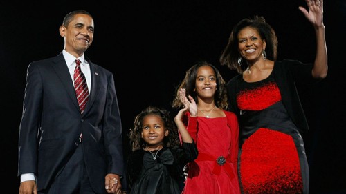 Từng là những đứa trẻ được cả thế giới quan tâm, 2 cựu đệ nhất tiểu thư nhà Obama bây giờ ra sao?