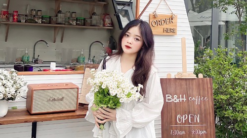 Hot girl U20 nữ Việt Nam khoe chân dài miên man