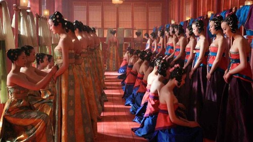 Không chỉ thái giám, cung nữ cũng phải 'tịnh thân' trước khi nhập cung: Quy trình tàn khốc như cực hình, càng xinh đẹp càng bị ép làm điều này