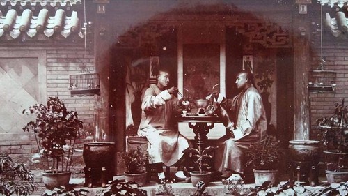 Ảnh hiếm ghi lại cuộc sống bên trong Tử Cấm Thành: Hé lộ nhan sắc thật của các phi tần, món tủ của vua Càn Long bất ngờ giống hệt giới trẻ ngày nay