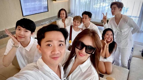 Bênh vực Trấn Thành vụ ồn ào ở rạp phim, Hari Won vô tình để lộ nguyên tắc thu tiền hội bạn khi đi chơi