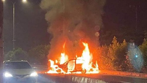 Điều tra vụ ba xe tải bốc cháy trong đêm, trong cabin có 1 thi thể cháy đen