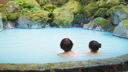 Nhà khách Nhật Bản thay nước bồn tắm spa hai lần một năm thay vì mỗi tuần một lần