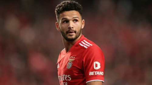 MU: Ten Hag bỏ qua Harry Kane, Osimhen, chốt mua sao 21 tuổi thần tượng Ronaldo 