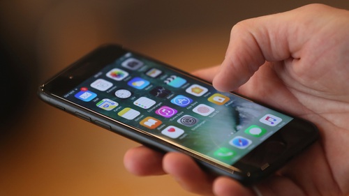 Nhiều iPhone có nguy cơ thành "cục gạch", người dùng phải làm ngay điều này!