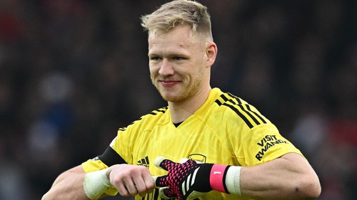 Arsenal mất điểm nhưng Ramsdale được ngợi ca với 2 pha cứu có thể định đoạt chức vô địch