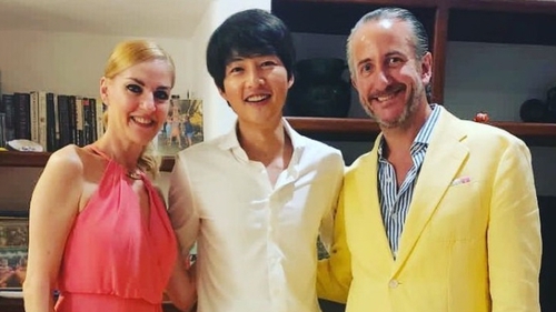 Rò rỉ ảnh vợ chồng Song Joong Ki dự hôn lễ ở nước ngoài: Nhưng sao ngoại hình nam tài tử lại xuống cấp đến mức này?