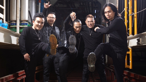 Guitarist Trần Tuấn Hùng: Bức Tường 'cân bằng' để chuyển động