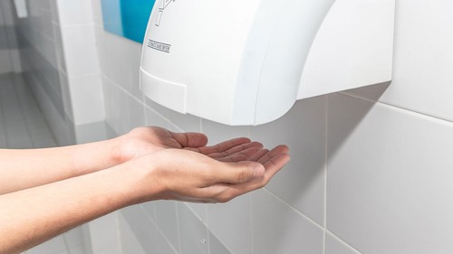 Thí nghiệm gây sốc cho thấy điều xảy ra với 1 thiết bị quen thuộc trong toilet: Chuyên gia cảnh báo ngừng sử dụng