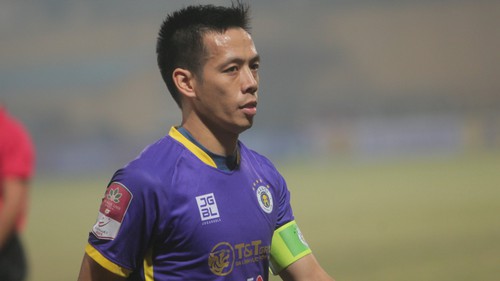 Văn Quyết nhận thẻ đỏ, đối diện án phạt nặng vì hành vi không đẹp với trọng tài V.League