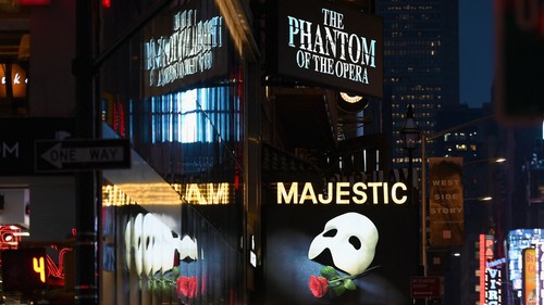 Vở nhạc kịch 'Bóng ma trong nhà hát' chia tay khán giả, hạ màn lần cuối sau 35 năm