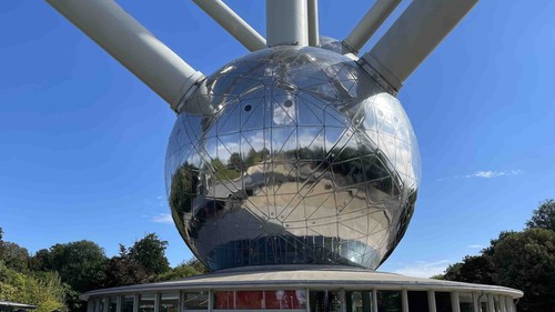 Biểu tượng 'Atomium' ở thủ đô Brussels, Bỉ tròn 65 tuổi