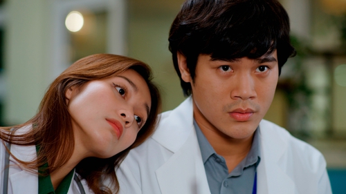 Sau 'Hậu duệ mặt trời' Khả Ngân tiếp tục làm bác sĩ trong 'Good doctor' phiên bản Việt