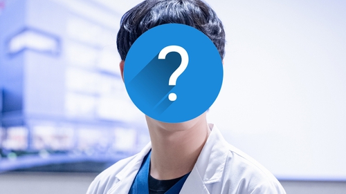 Mỹ nam có 'bước lùi diễn xuất' ở bom tấn đình đám, đóng đơ lại được tung hô quá đà: 'Người thầy y đức 3' có cứu được danh tiếng?