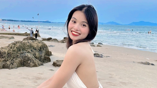 Không dự SEA Games 32, cung thủ Đỗ Thị Ánh Nguyệt đi du lịch thả dáng quyến rũ thướt tha trên biển