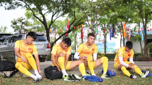 Khởi tranh bóng đá nam SEA Games 32: Áp lực chồng áp lực