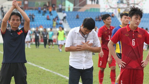 ‘Vết xe đổ’ của HLV Hữu Thắng là bài học đắt giá cho HLV Troussier?