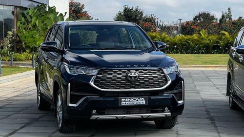 Loạt xe ra mắt Việt Nam tháng 5: Có xe sang, phổ thông, bán tải, giá dự kiến từ hơn 300 triệu đến gần 3 tỷ đồng