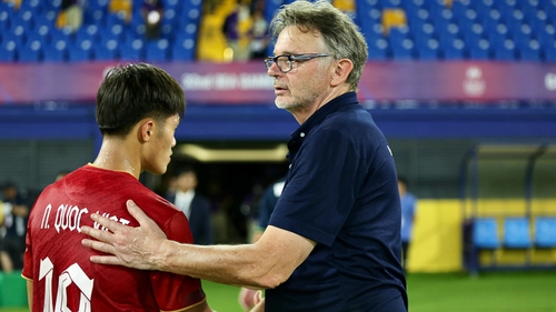 Thắng Lào quá vất vả, HLV Trousser hủy tập sớm của U22 Việt Nam để ‘hồi sức’