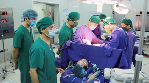 Đau bụng, nôn nhiều sau ăn, người phụ nữ phát hiện mắc ung thư