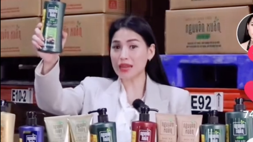 Thuê 'chiến thần tóp tóp' bán phá giá chai dầu gội với giá 11.000 - 18.000 đồng, hãng Dược phẩm nổi tiếng hứng chịu 'mưa gạch đá' 