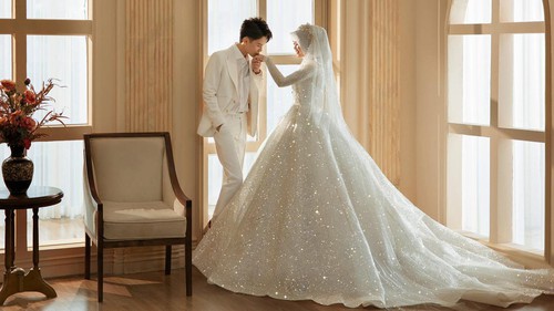 Cô dâu của Đạt Villa tiết lộ về 4 chiếc váy cưới trị giá 1 tỷ đồng 