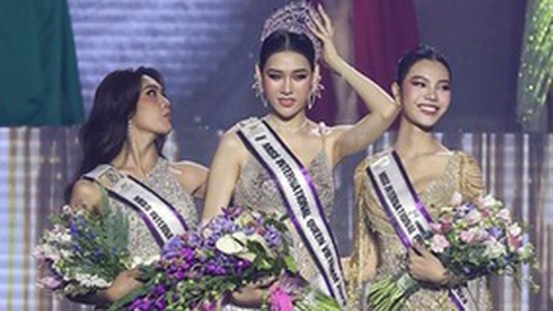Phía Hương Giang huỷ loạt sự kiện gặp gỡ báo chí sau vụ Chung kết Miss International Queen Vietnam 2023 tổ chức trái phép