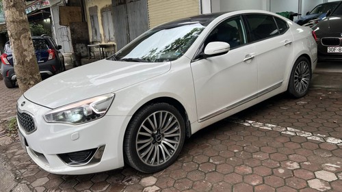 Có gần 600 triệu mà không mua Vios mới thì có thể cân nhắc chiếc Kia Cadenza này: Đời 2015, chạy 13 vạn km, quá nhiều 'option'