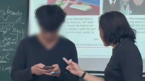 Xôn xao sinh viên đại học cãi tay đôi với giảng viên tiếng Anh vì kiến thức được dạy: Có chính kiến hay quá vô lễ?