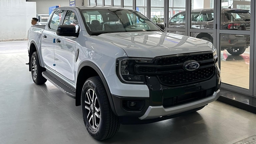 Ford Ranger Sport và XLS 2023 đã về đại lý: Nhiều nâng cấp hợp gu khách Việt, tiếp tục lấn át Hilux và Triton