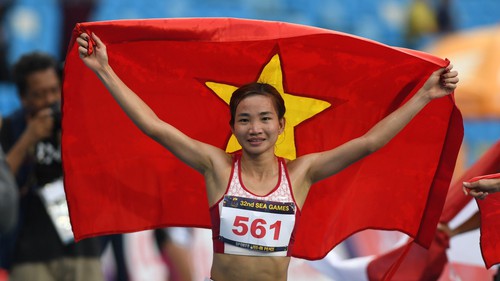 Nguyễn Thị Oanh tăng tốc như chớp để giật vàng trước mặt VĐV Indonesia, lập kỷ lục vô tiền khoáng hậu cho điền kinh Việt Nam