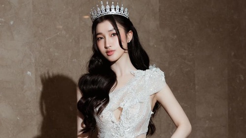 Rộ tin Á hậu Phương Nhi thôi học đại học hậu đăng quang