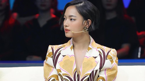 Châu Bùi ngồi vị trí Hương Giang ở Người ấy là ai, còn liên tục kể chuyện tình với Binz