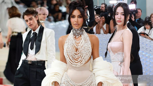 Met Gala 2023: Song Hye Kyo xinh nhưng nhạt, Kim Kardashian "cân team" cả nhà, "trùm cuối" Rihanna đi muộn tới 4 tiếng