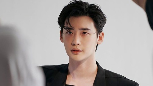 Việt Nam là điểm đến cuối cùng trong fanmeeting tour của mỹ nam xứ Hàn Lee Jong Suk