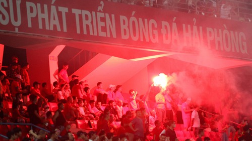 'Sân Lạch Tray đẹp, xin đừng đốt pháo'