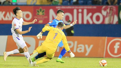 HLV Huỳnh Đức sẵn sàng chia tay Tiến Linh, tậu người mới cho B.Bình Dương