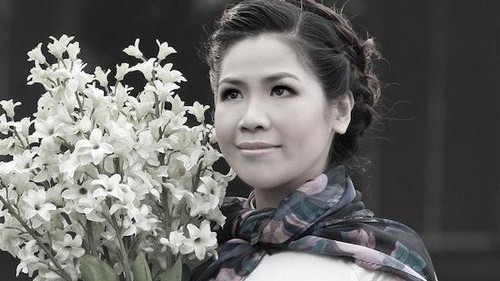 NSƯT Hồng Vy: Giọng nữ cao đầy kỹ thuật nhưng khiêm tốn, chuẩn mực và biệt tài riêng