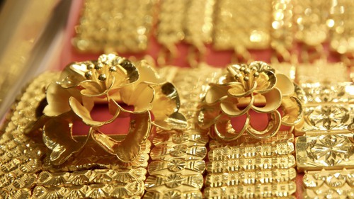 Giá vàng sáng 5/5 biến động trái chiều