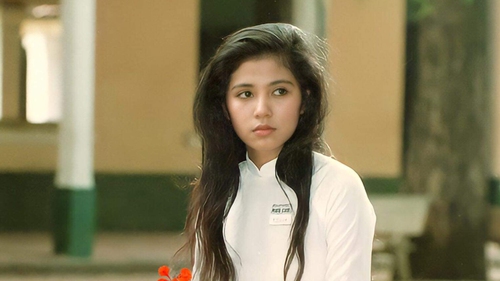 Diễn viên Việt Trinh: Từng phải đứng quạt cho Diễm Hương, bị roi quất vào người đau đớn, đòi ngưng nhưng không được