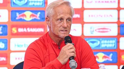 HLV tuyển Hong Kong: ‘Không biết ông Troussier chơi chiến thuật gì’