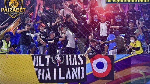 Bóng đá Thái Lan bị phạt nặng vì pháo sáng, bài học cho Việt Nam