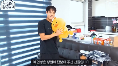 Nhà Văn Toàn ở Hàn Quốc gây ấn tượng bởi sự ngăn nắp, gọn gàng, có một chi tiết khiến người hâm mộ thêm yêu mến