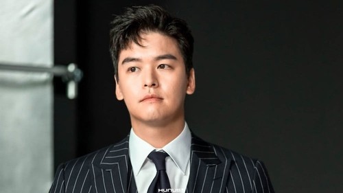 Nam chính 'Hương vị tình thân' Lee Jang Woo hẹn hò bạn gái kém 8 tuổi