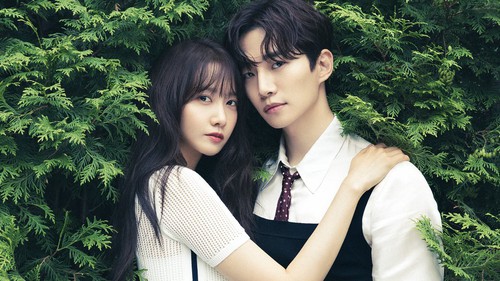 Cặp đôi 'King The Land' YoonA và Lee Junho xuất hiện siêu 'keo' trên bìa tạp chí