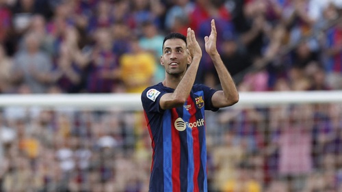 Barcelona tái thiết khi không dễ lấp đầy khoảng trống Busquets